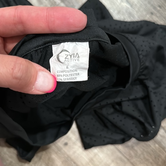 Lot of 3 women’s size L workout tanks by Ziya Activewear - Picture 8 of 9